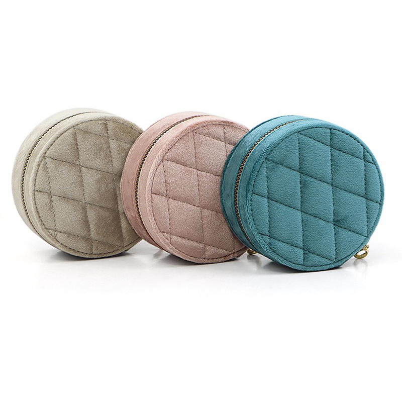 Round Diamond Velvet Travel Je - Travel Accessories Display review and price